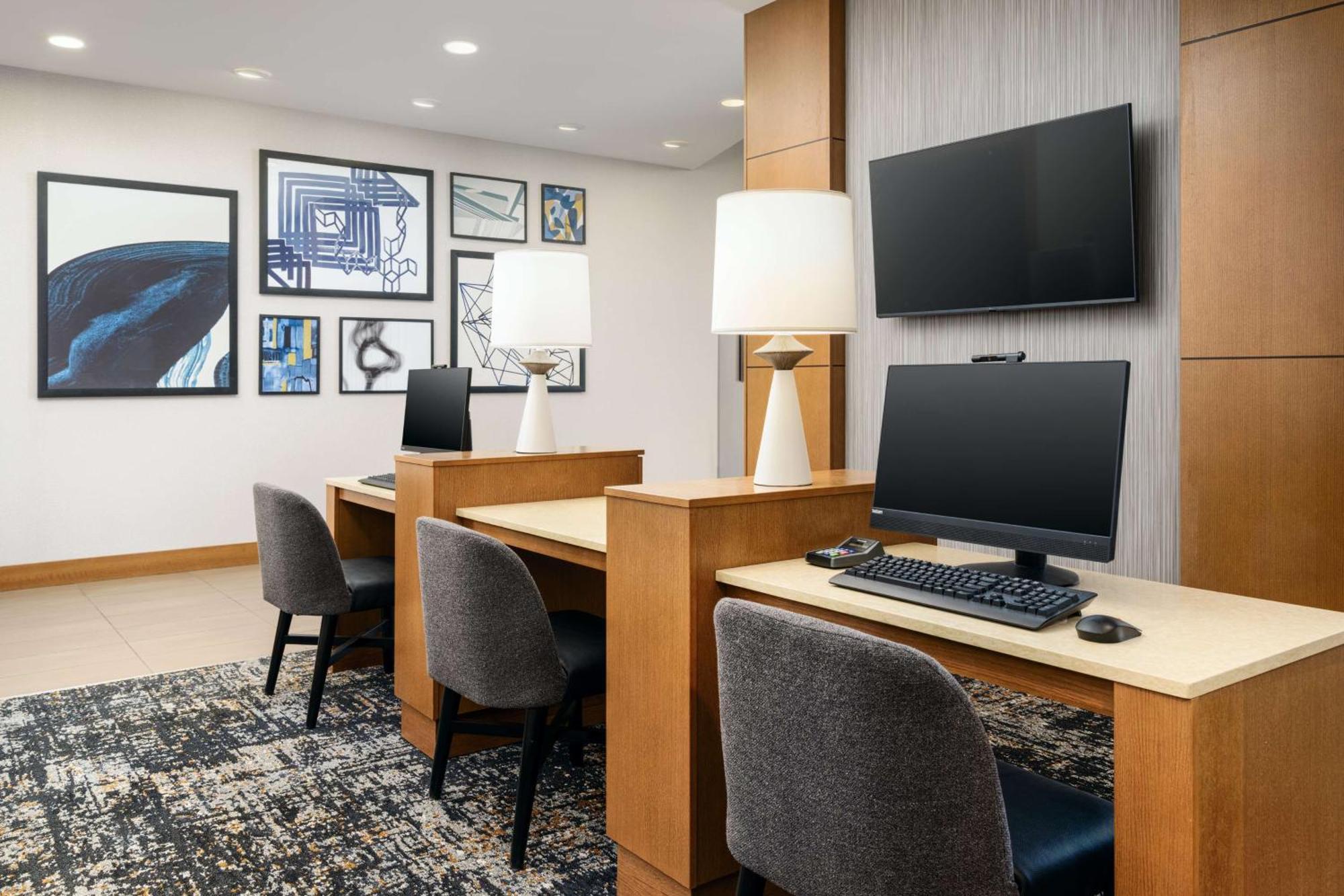 Hyatt Place Canton Hotel Lake Cable