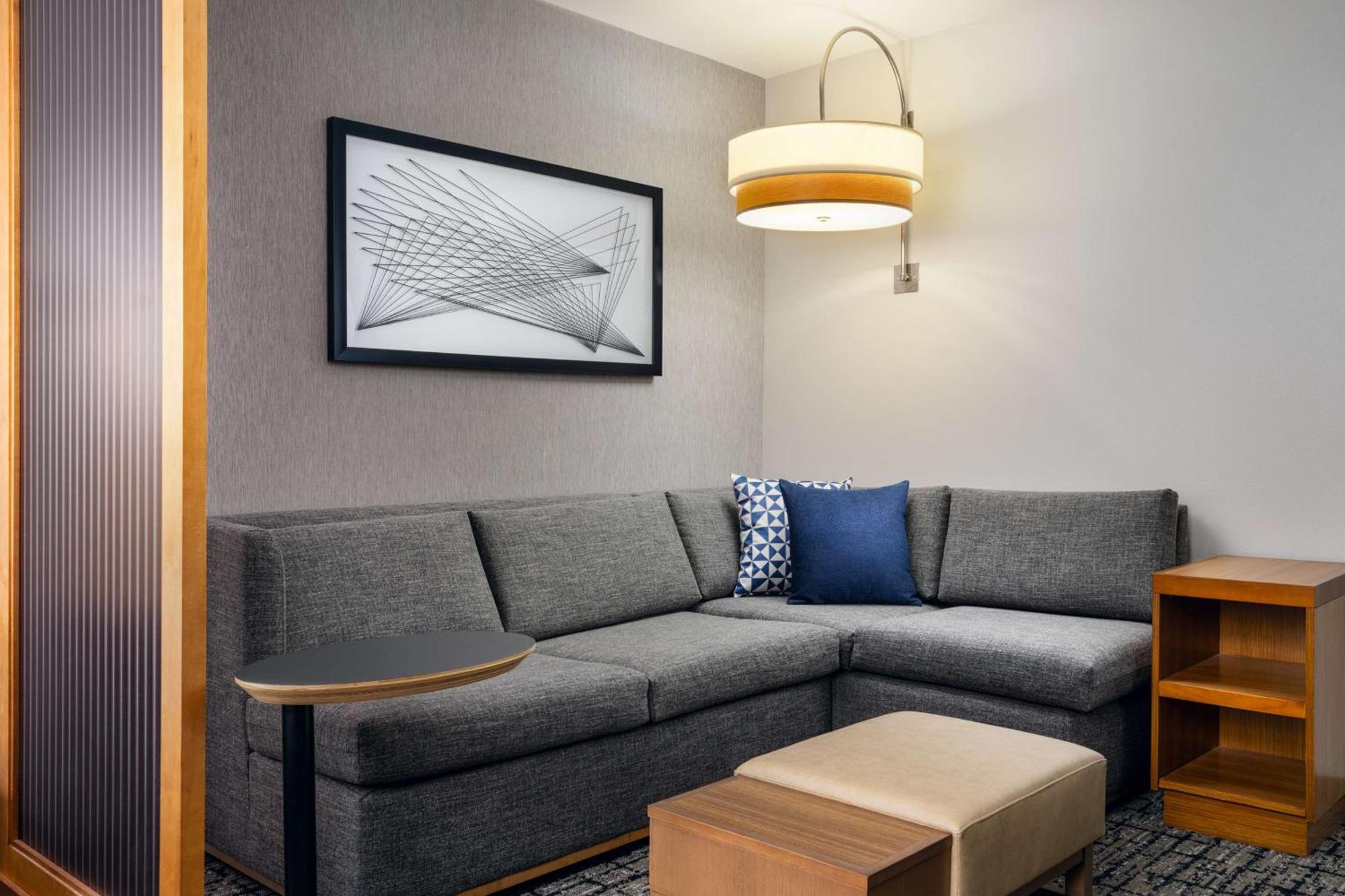 Hyatt Place Canton Lake Cable